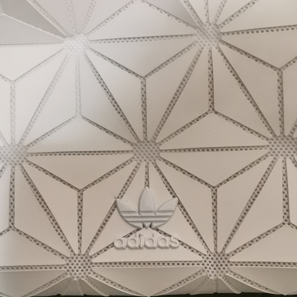 4 for $50 ADIDAS strips bag - Picture 2 of 6